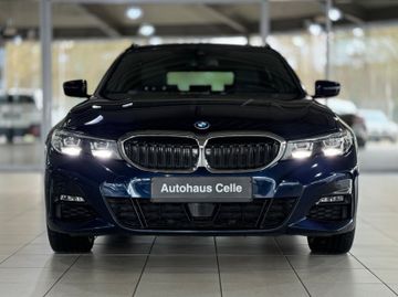 Fahrzeugabbildung BMW 330e xD M Sport Panorama Kamera HUD HiFi AHK 19"