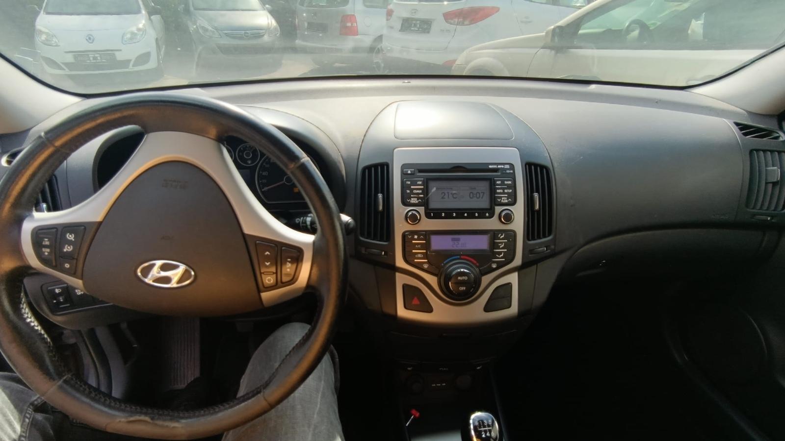 Hyundai i30 2011 — photo 14