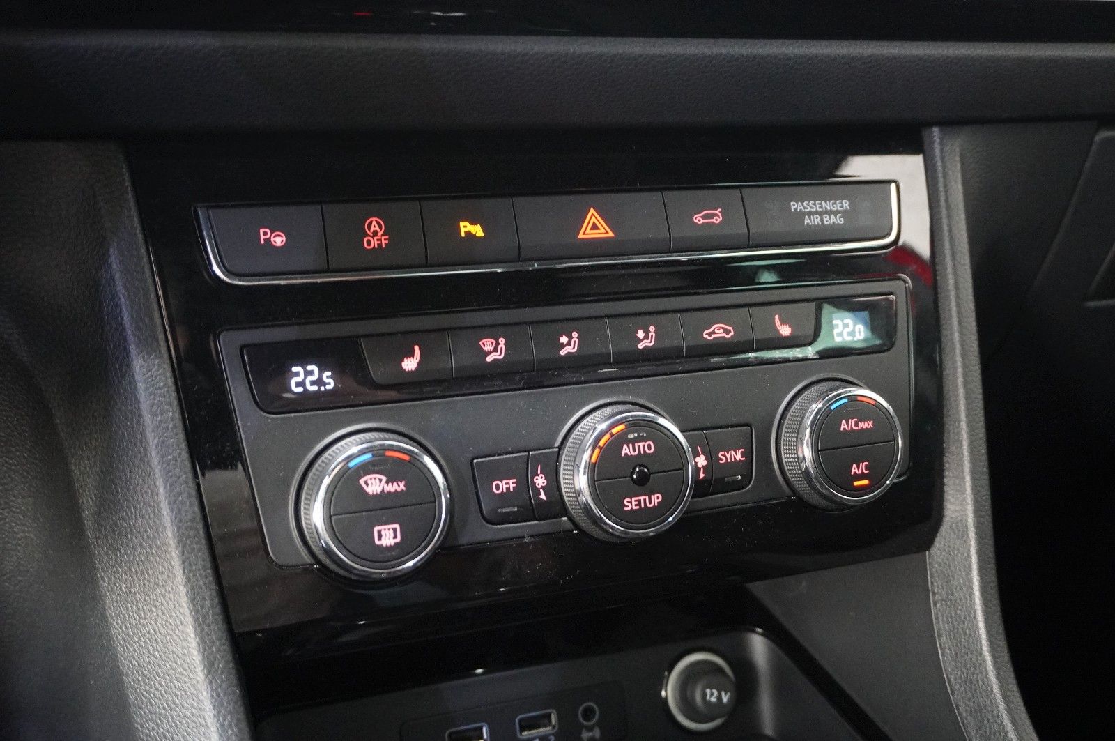 Fahrzeugabbildung SEAT Ateca .1.5 TSI FR SPORT DSG NAVI/LED/KAMERA/AHK