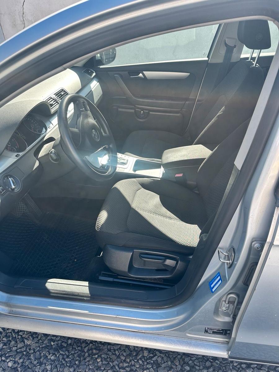 Volkswagen Passat 2012 — photo 8