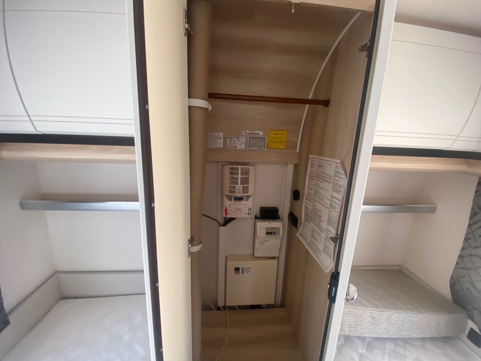 Fahrzeugabbildung Hobby De Luxe 460 LU *1.500Kg*Einzelbetten*Tageszul.
