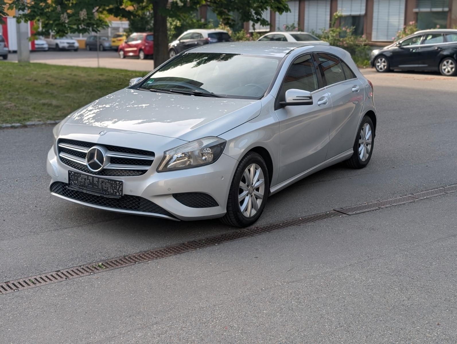 Mercedes-Benz A 180/Automatik/Navi/Standheizung/Teilleder