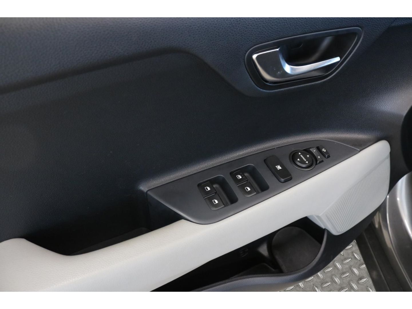 Fahrzeugabbildung Kia Stonic Nightline Edition 1.0 T-GDI 48V Navi SHZ