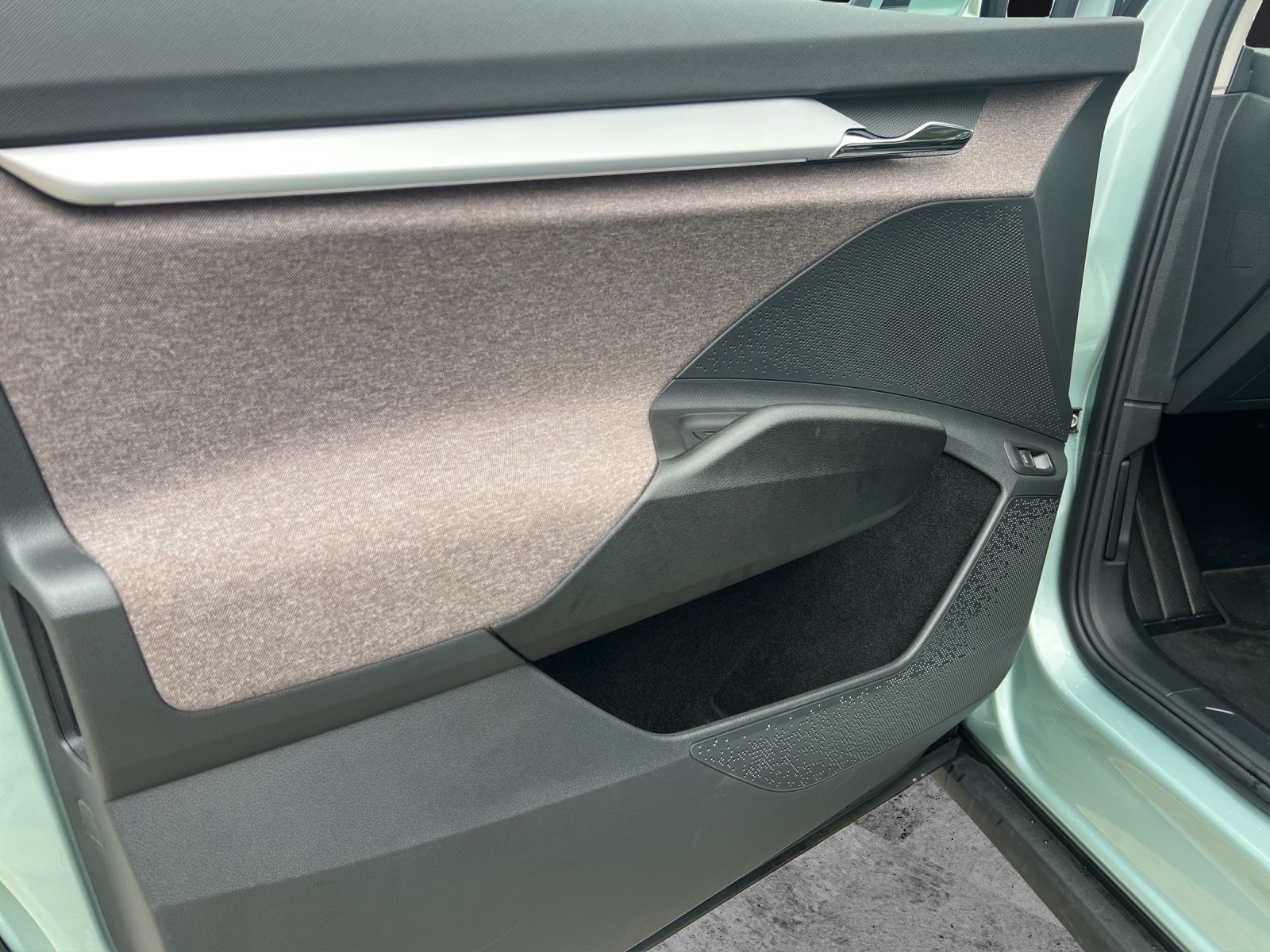 Fahrzeugabbildung SKODA Enyaq 60 Lodge Matrix Navi Wäpu ACC RFK SH 20"