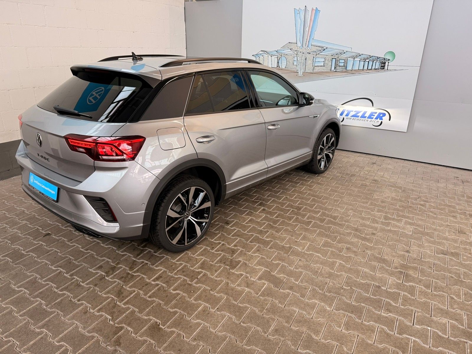 Fahrzeugabbildung Volkswagen T-Roc R-Line 1,5 TSI DSG + Black Style +Pano+ACC