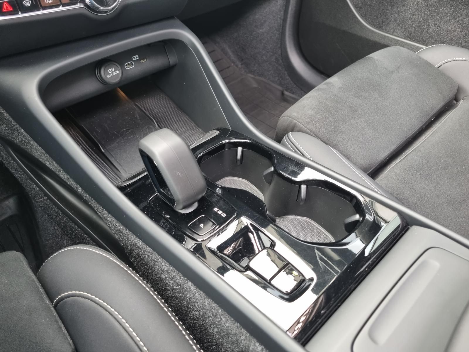Fahrzeugabbildung Volvo XC40 B4 Ultra Dark '20 Zoll,Glasdach, 360-Cam'