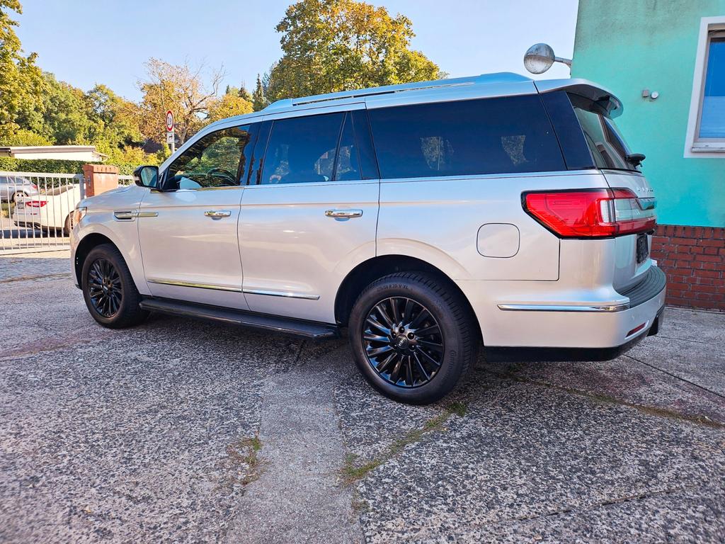 Lincoln Navigator
