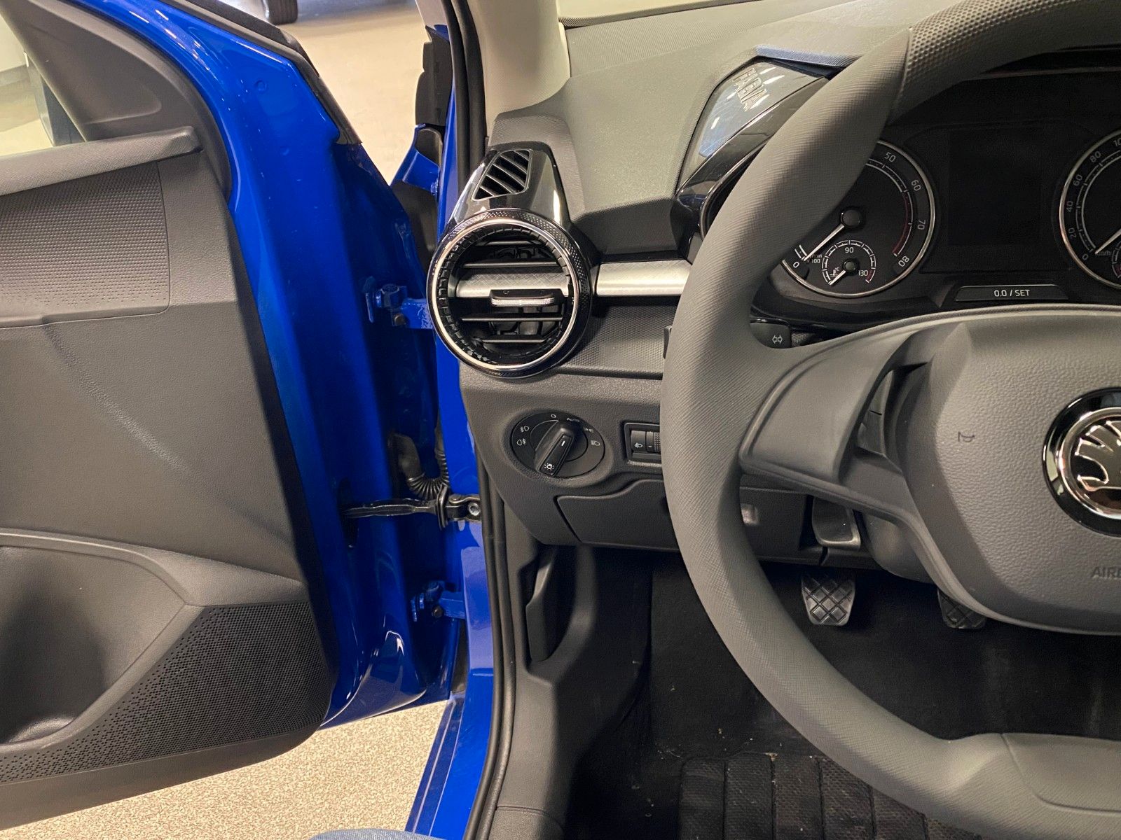 Fahrzeugabbildung SKODA Fabia IV 1.0 AMBITION+SmartLink+KLIMA+TELEFON