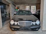 Mercedes-Benz EXPORT E 240 CLASSIC Classic - gebrauchte Mercedes-Benz E 240 aus dem Jahr 2000