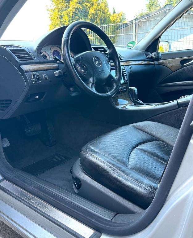 Mercedes-Benz E 320