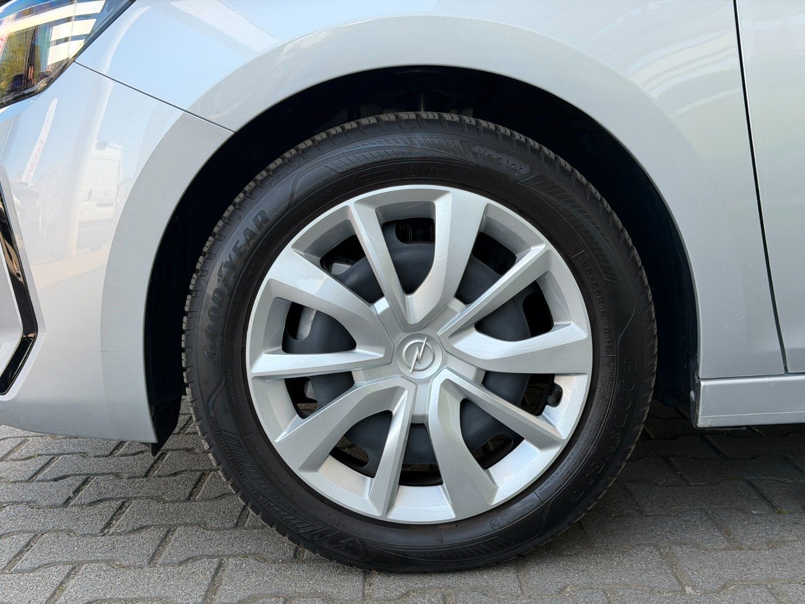 Fahrzeugabbildung Opel Corsa F Edition 100PS PDC/Allwetter/SHZ!