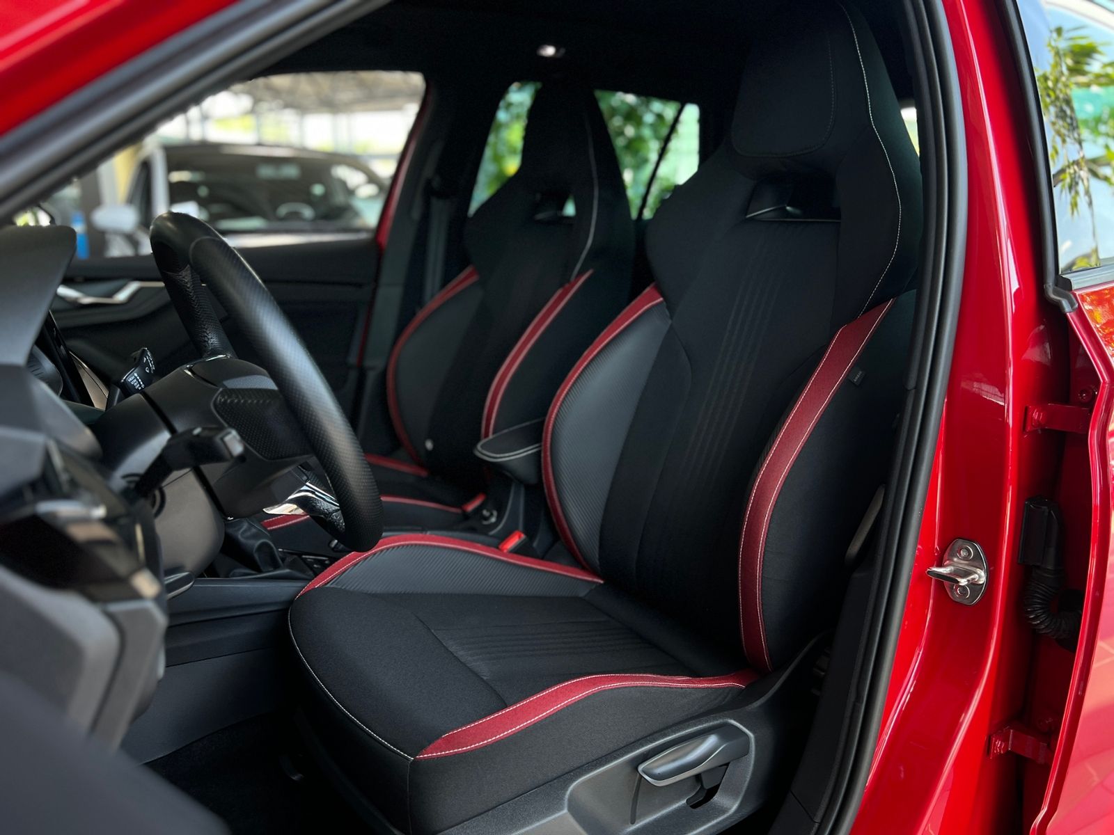 Fahrzeugabbildung SKODA KAMIQ Monte Carlo PANO LED NAV SHZ ALU