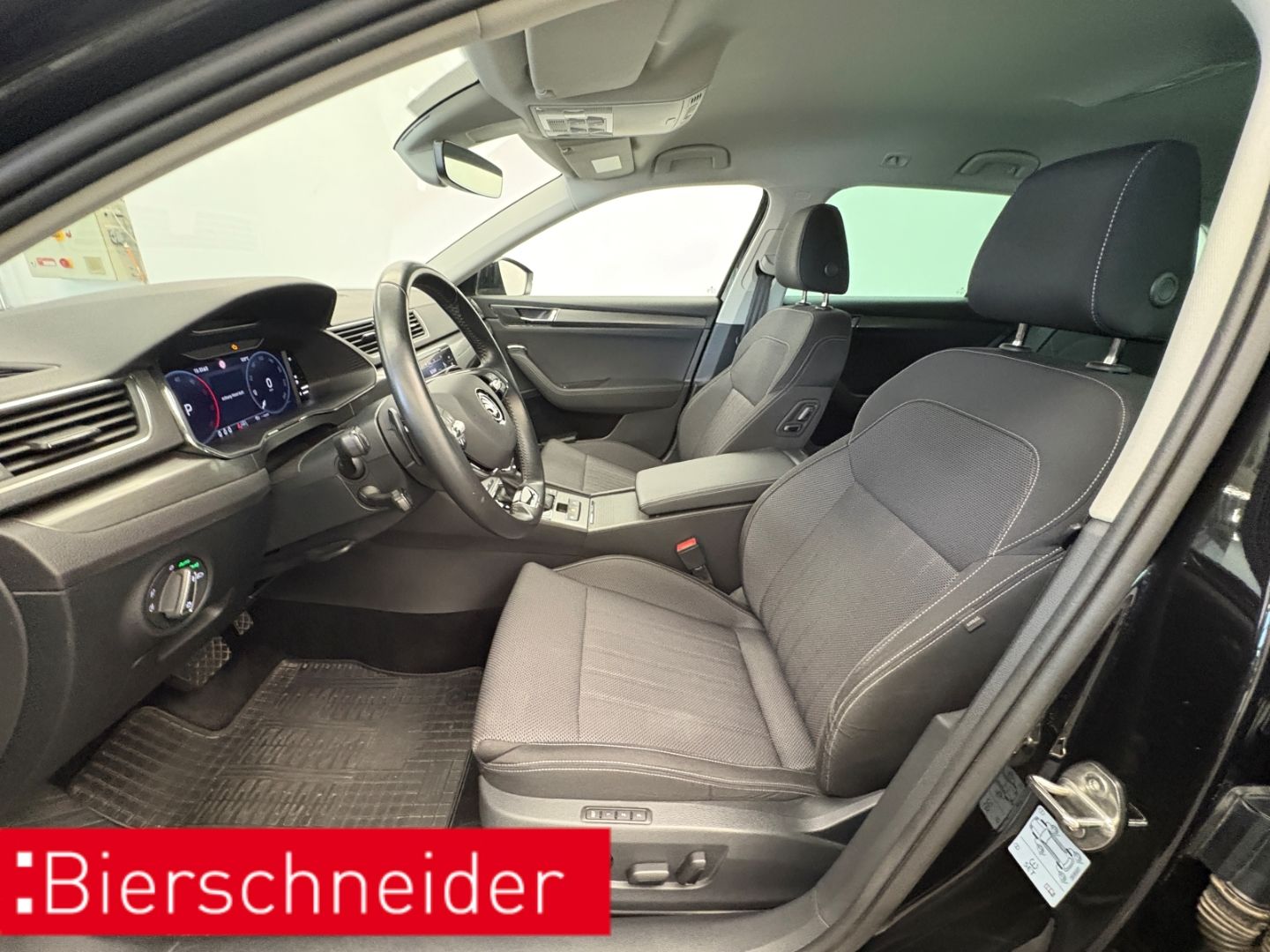 Skoda Superb Combi 2.0 TDI DSG Style MATRIX VIRTUAL AH foto 9
