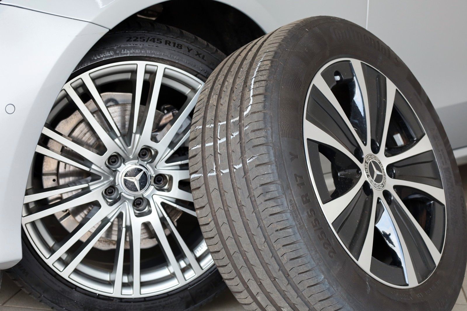 Fahrzeugabbildung Mercedes-Benz E 200 CoupeAvantgarde,T.Leder,Navi,LED,Kamera,WR