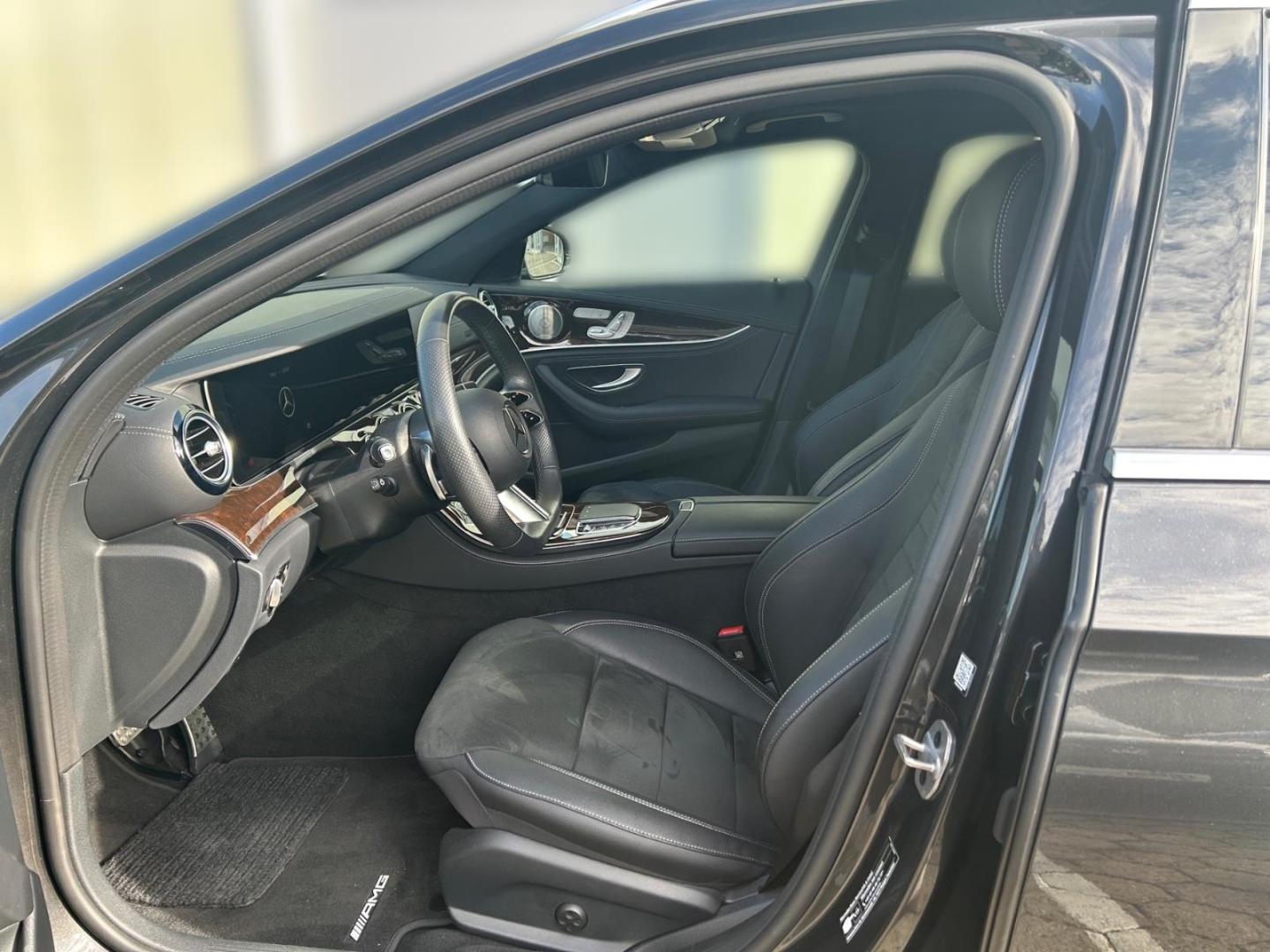 Mercedes-Benz E 220 T AMG LINE AHK PANNO LED BURMESTER BSM NAV