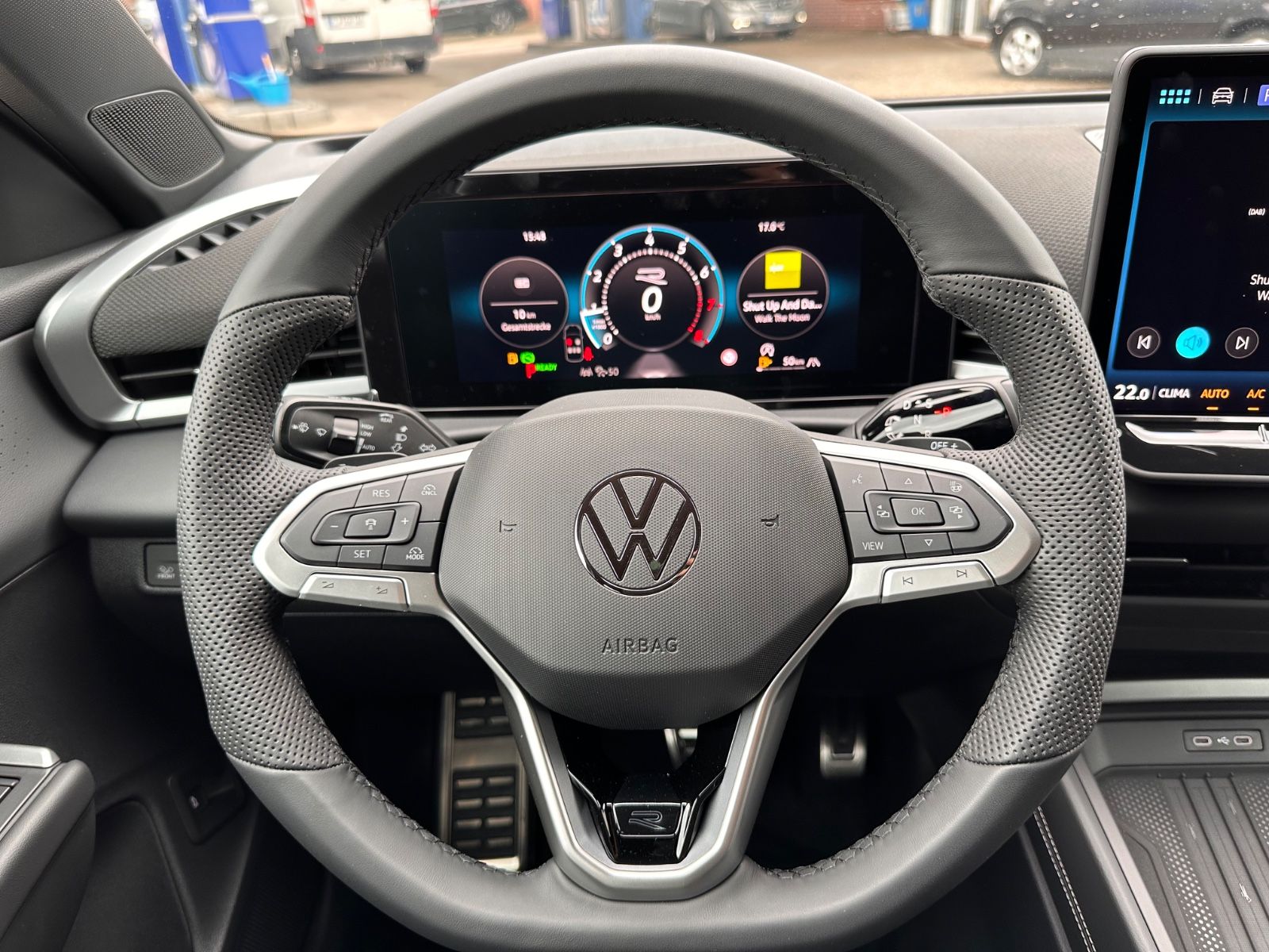 Fahrzeugabbildung Volkswagen T-Roc R Line 1.5 eTSI DSG APP/ACC/AHK/LED/eHeck