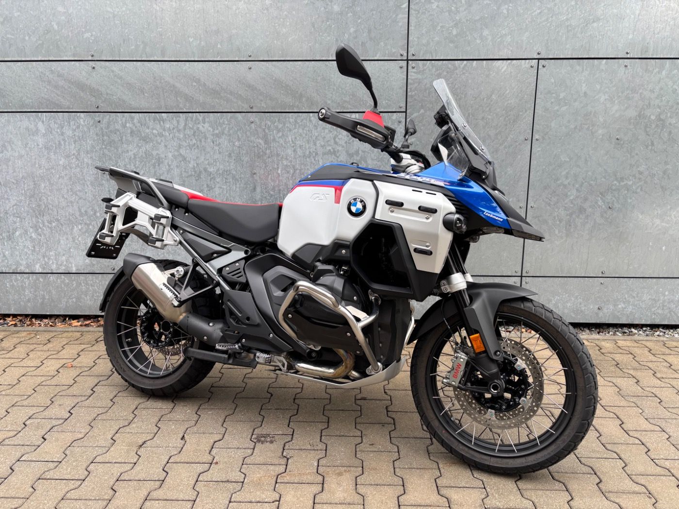 Fahrzeugabbildung BMW R 1300 GS Adventure Trophy 3 Pakete