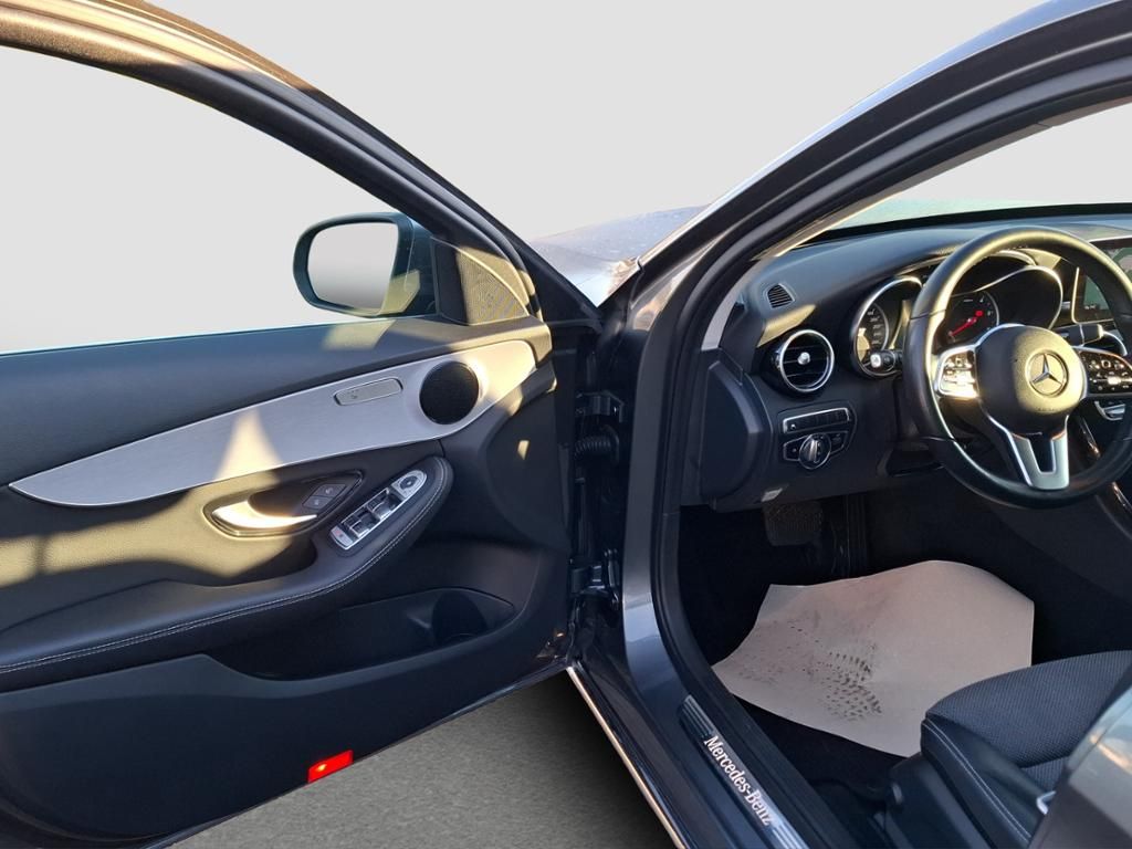 Fahrzeugabbildung Mercedes-Benz C 220 d T-Modell Navi*LED*KeyLess*PakAss*PDC*RFK