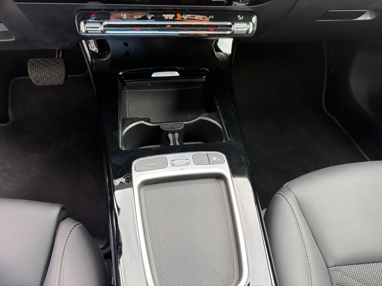Fahrzeugabbildung Mercedes-Benz A 200 AHK+LED+Carplay+R-Kamera+SHZ+IHC