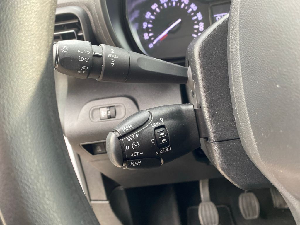 Fahrzeugabbildung Citroën Berlingo M Benzin 110 FEEL *PDC*Klima*Bluetooth*