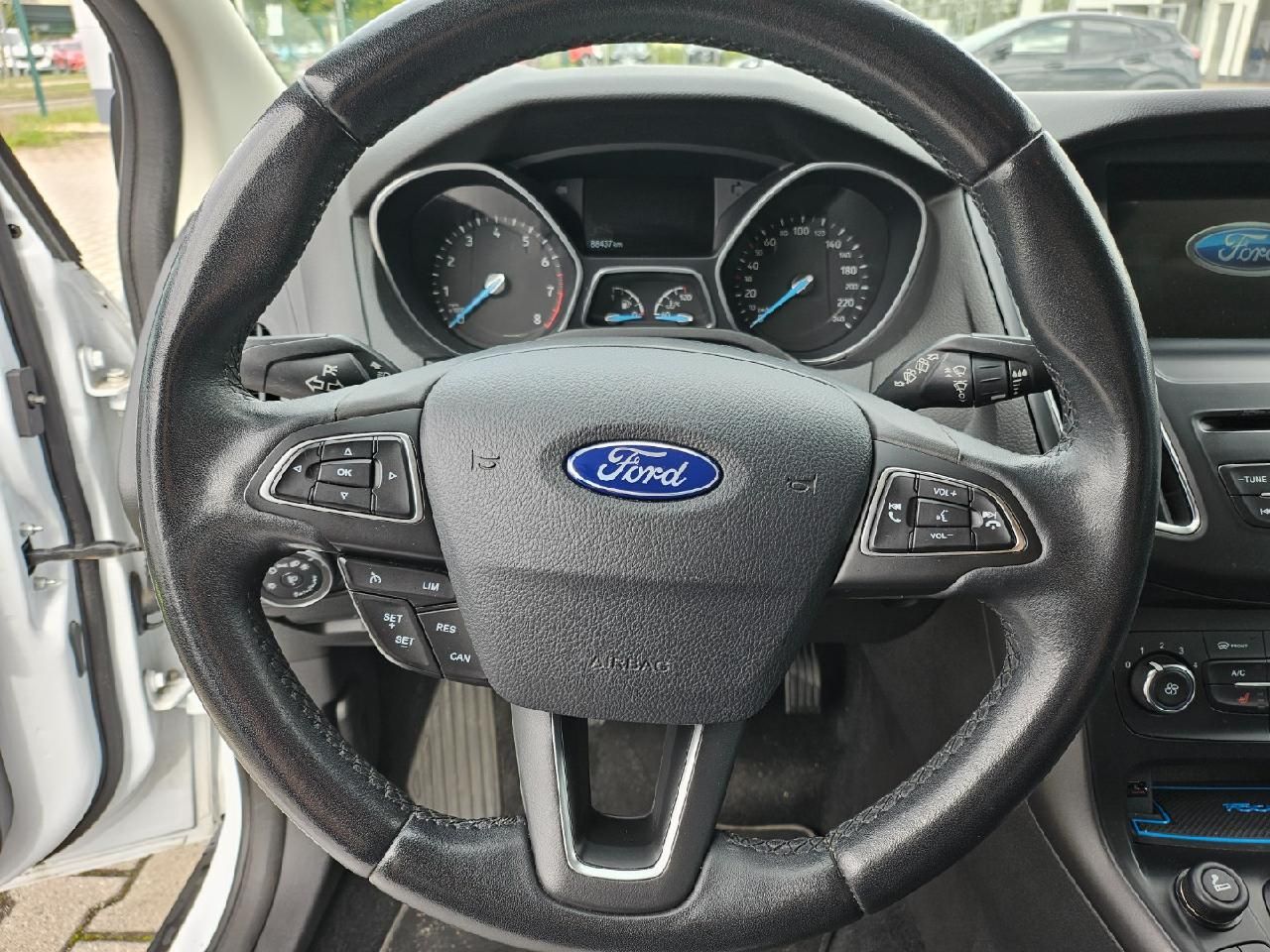 Fahrzeugabbildung Ford Focus Lim. Business