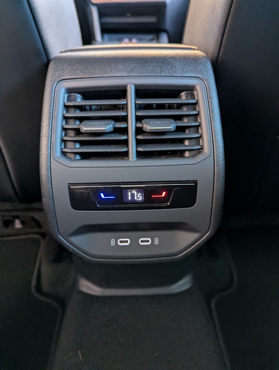 Fahrzeugabbildung CUPRA Leon 1.5 e-Hybrid Matrix Edge-Intelligent-Paket