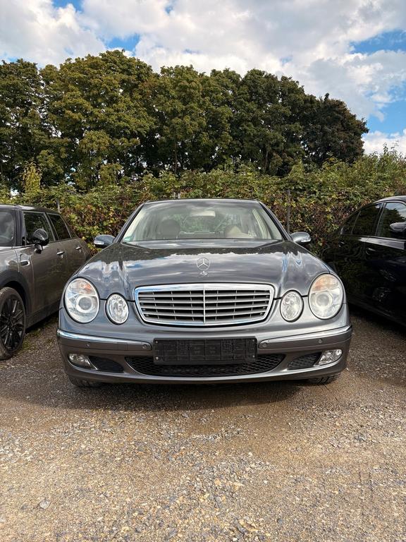 Mercedes-Benz E 240
