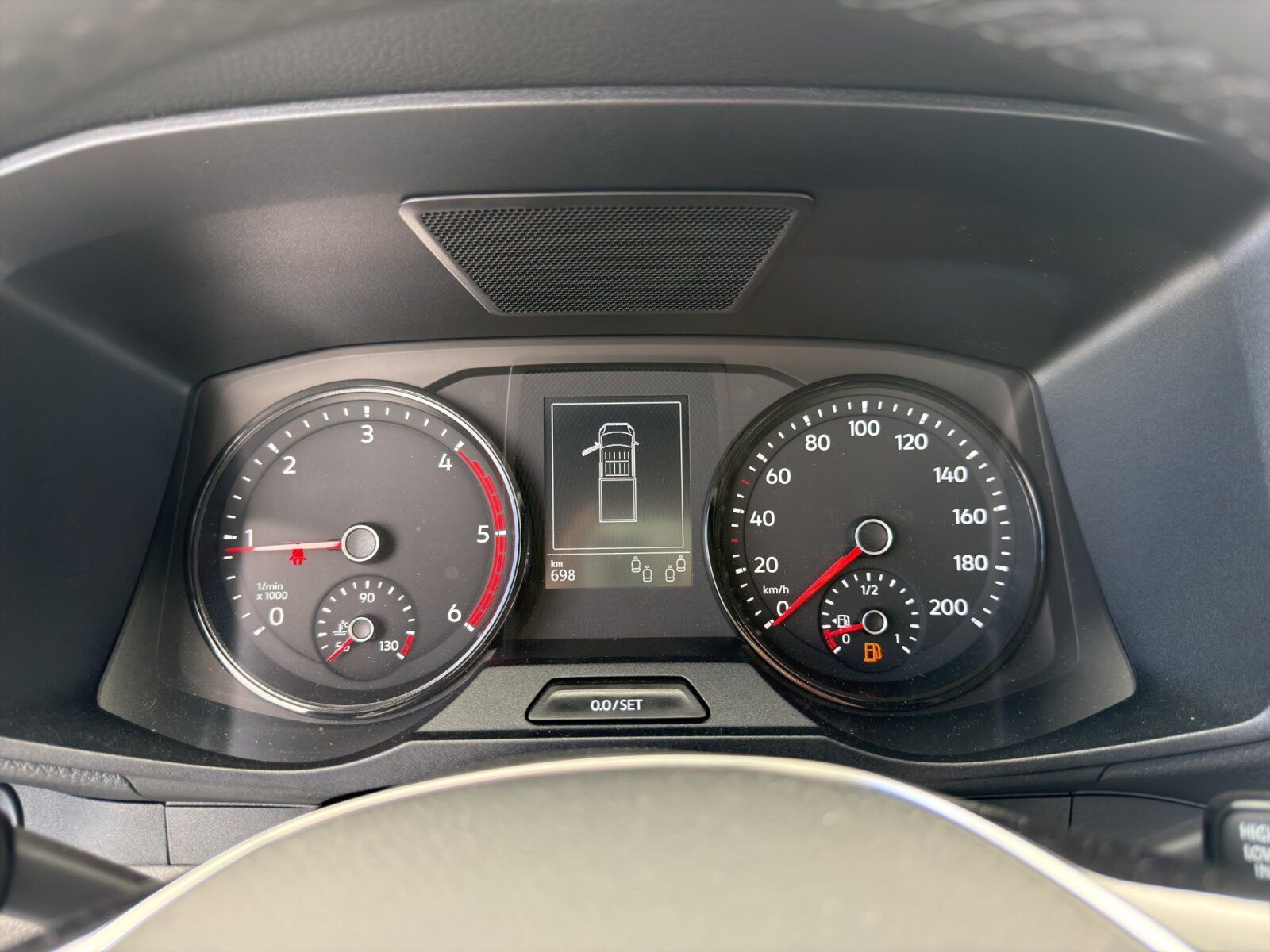 Fahrzeugabbildung Volkswagen Crafter 35 Pritsche 2.0 TDI DOKA Kipper