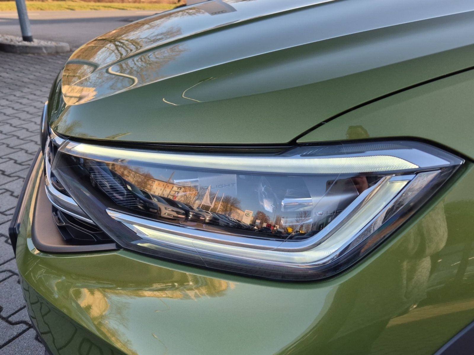 Fahrzeugabbildung Volkswagen Taigo 1.0 TSI Style DSG Matrix RFK SHZ ACC APP