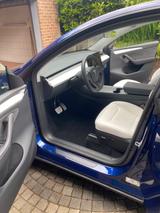 Tesla Model Y Performance Dual Motor AWD Performance - blaue Tesla Model Y