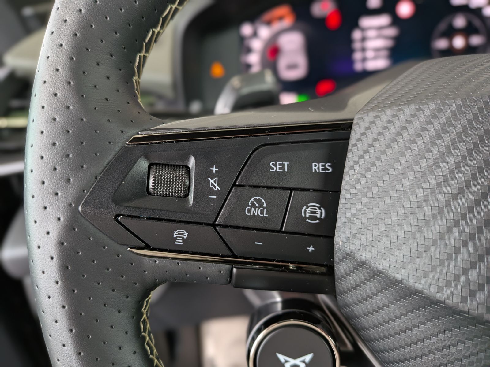 Fahrzeugabbildung CUPRA Terramar 1.5 eTSI Tribe Sennh Matrix HUD AHK 20
