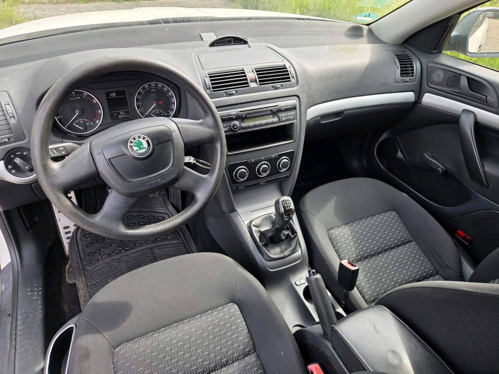 Skoda Octavia 2010 — photo 13