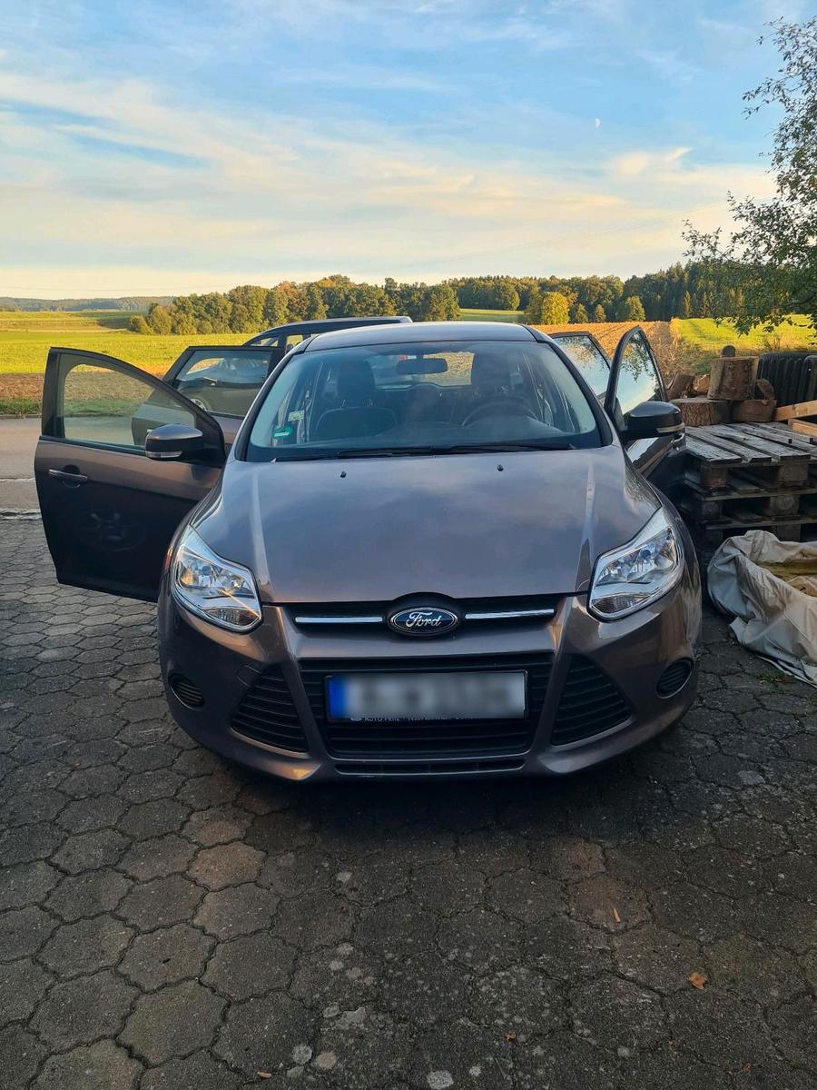 Ford Focus 2011 — rear view