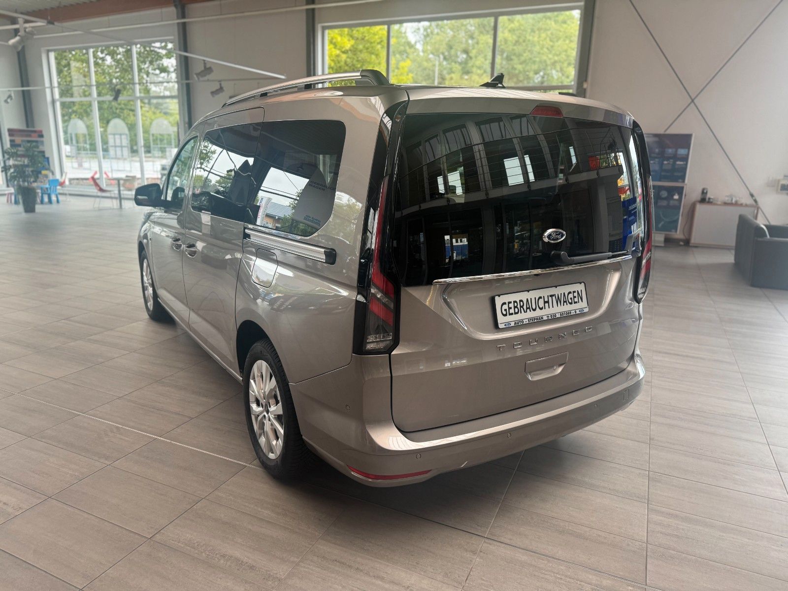 Fahrzeugabbildung Ford Grand Tourneo Connect Titanium