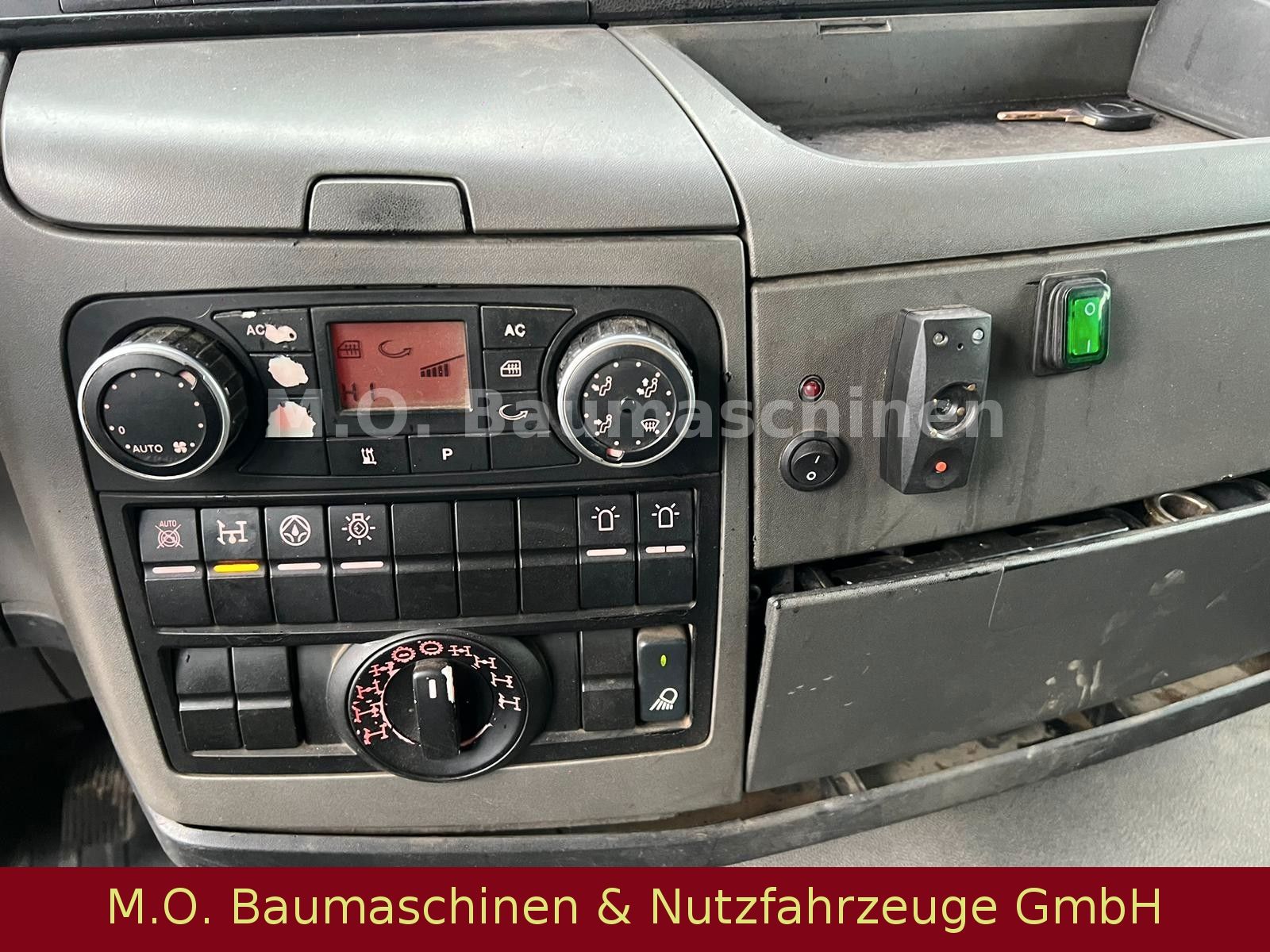 Fahrzeugabbildung MAN TGS 26.440 / 6x6 / Bordmatik / Plane / AC /