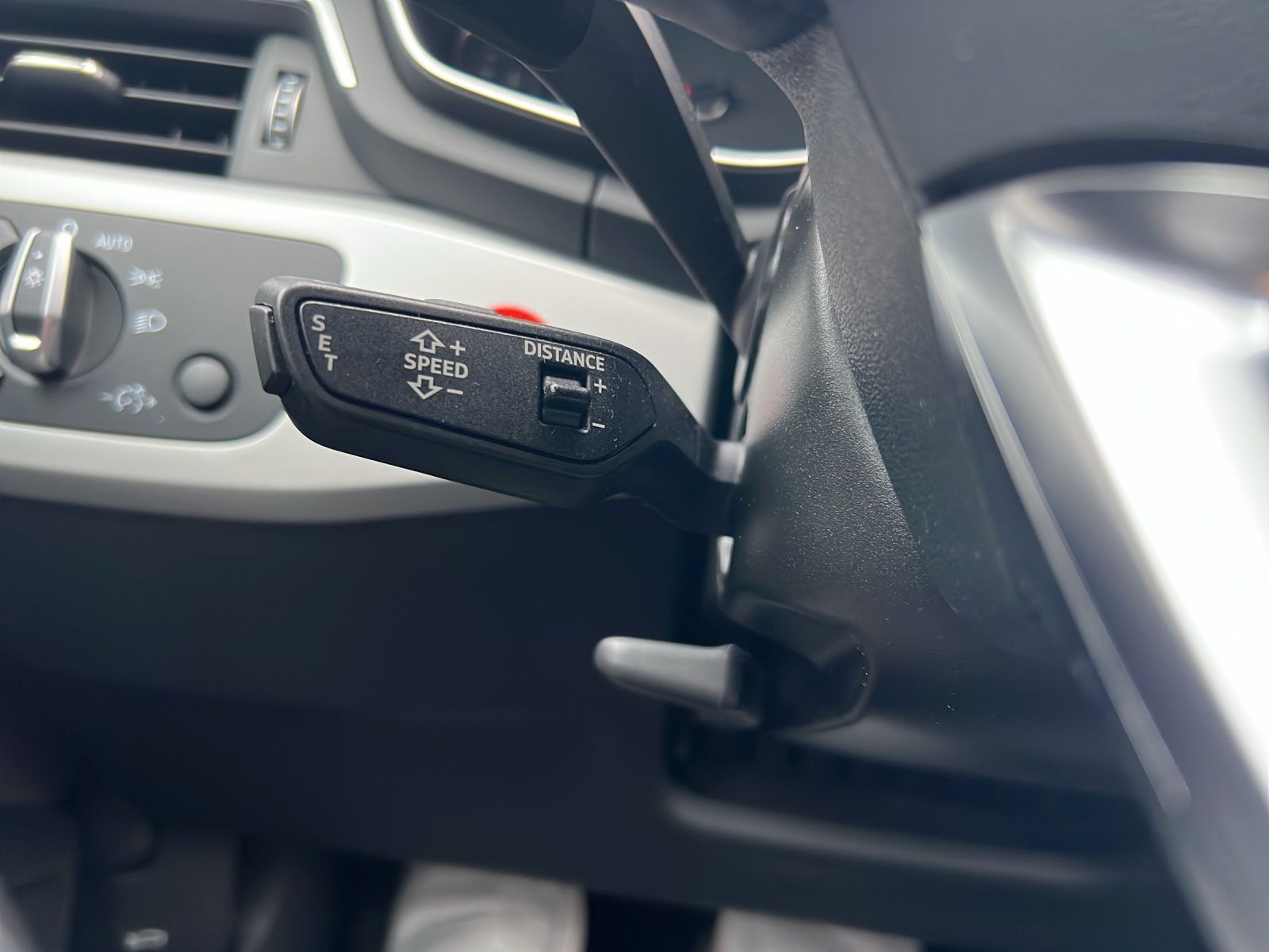 Fahrzeugabbildung Audi A4 Avant 35 TDI S-tronic AHK Navi ACC PDC SH