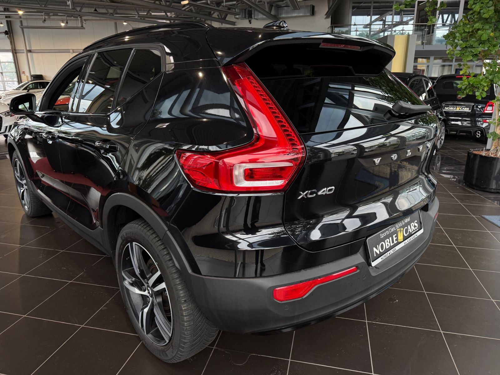 Fahrzeugabbildung Volvo XC40 R Design H/K ACC AHK KAM
