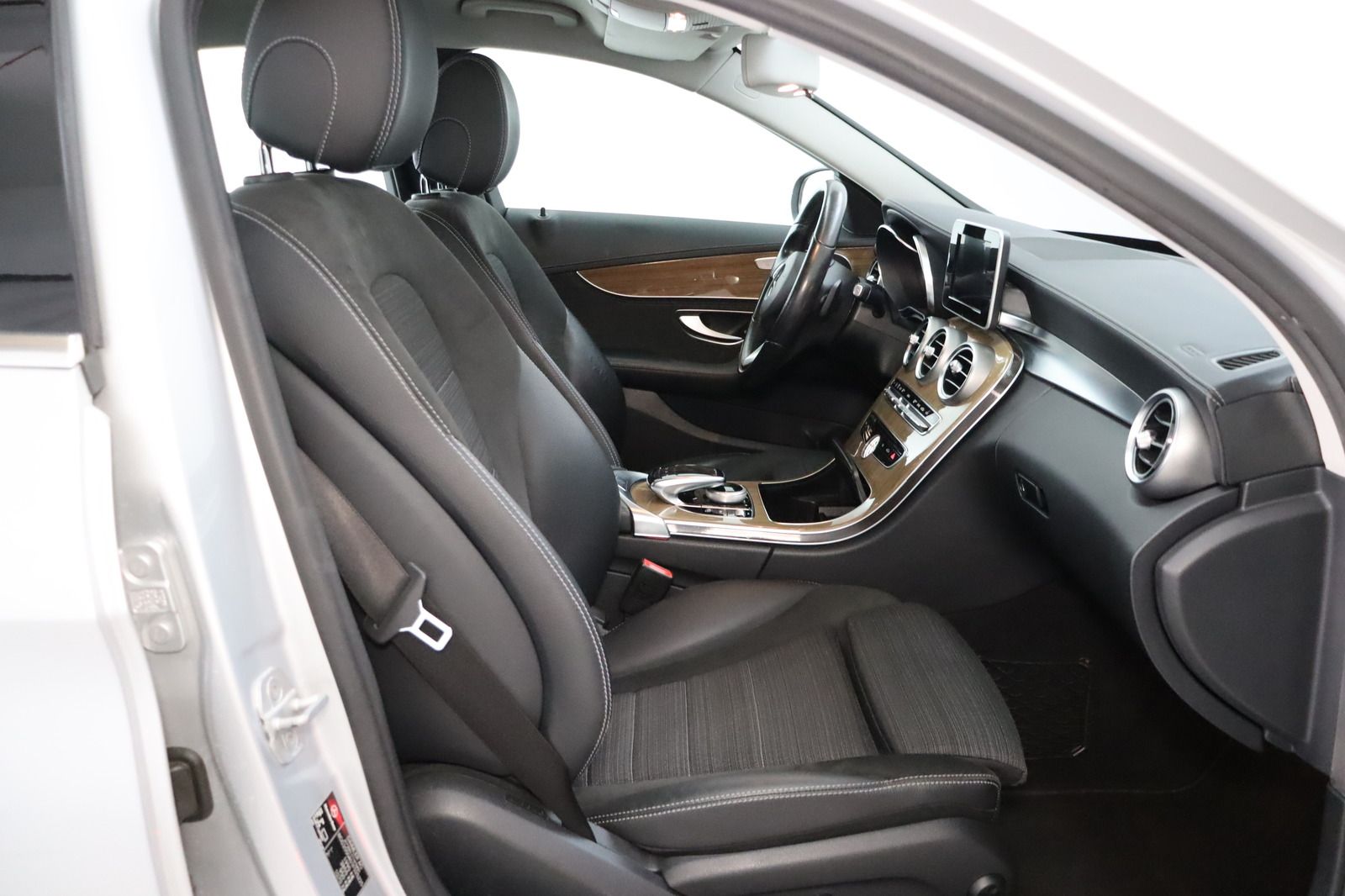 Fahrzeugabbildung Mercedes-Benz C 180 CGI Exclusive * Navi * Sitzhzg * TOP