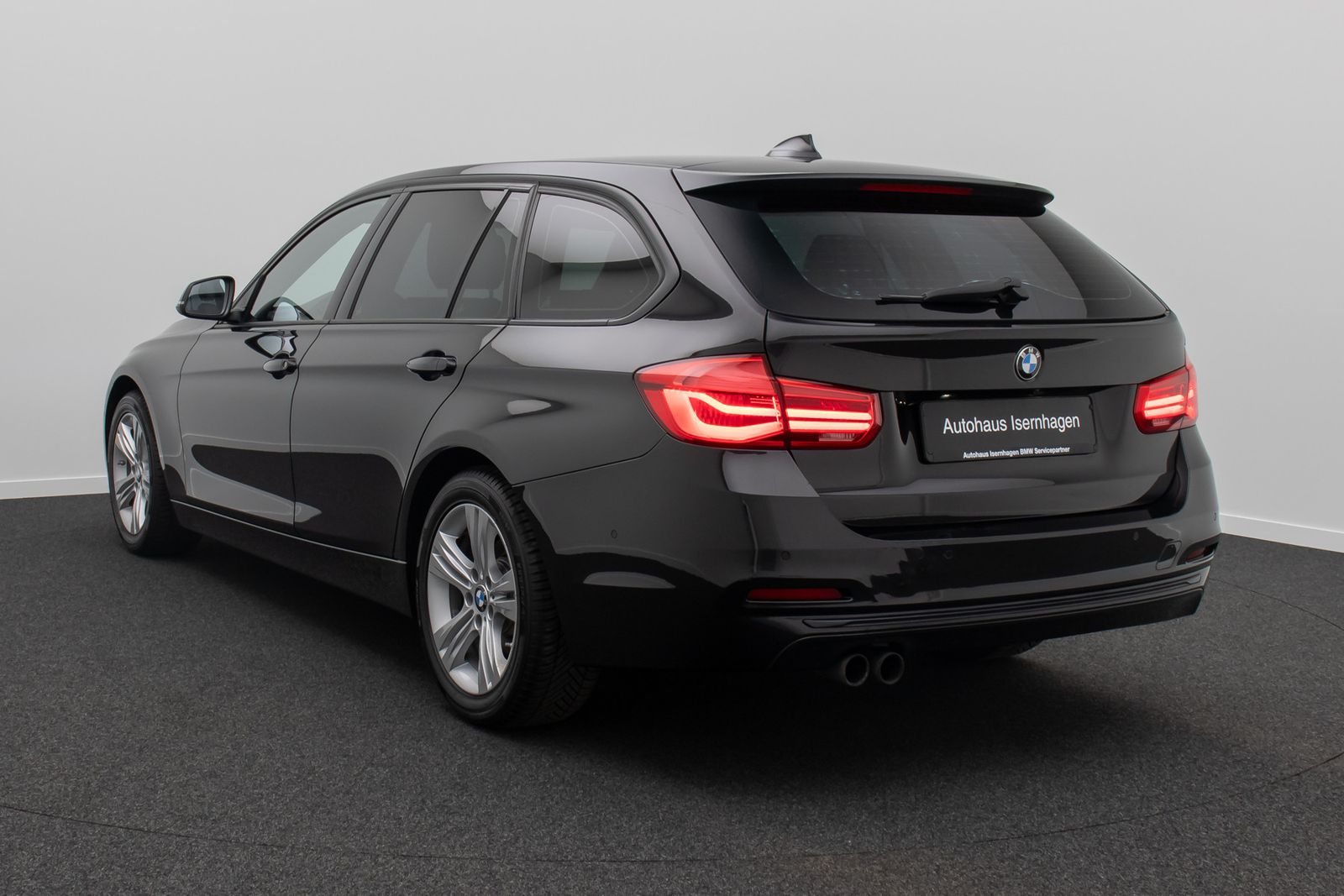 Fahrzeugabbildung BMW 320i Sport Line Kamera NaviPro Alarm Individual