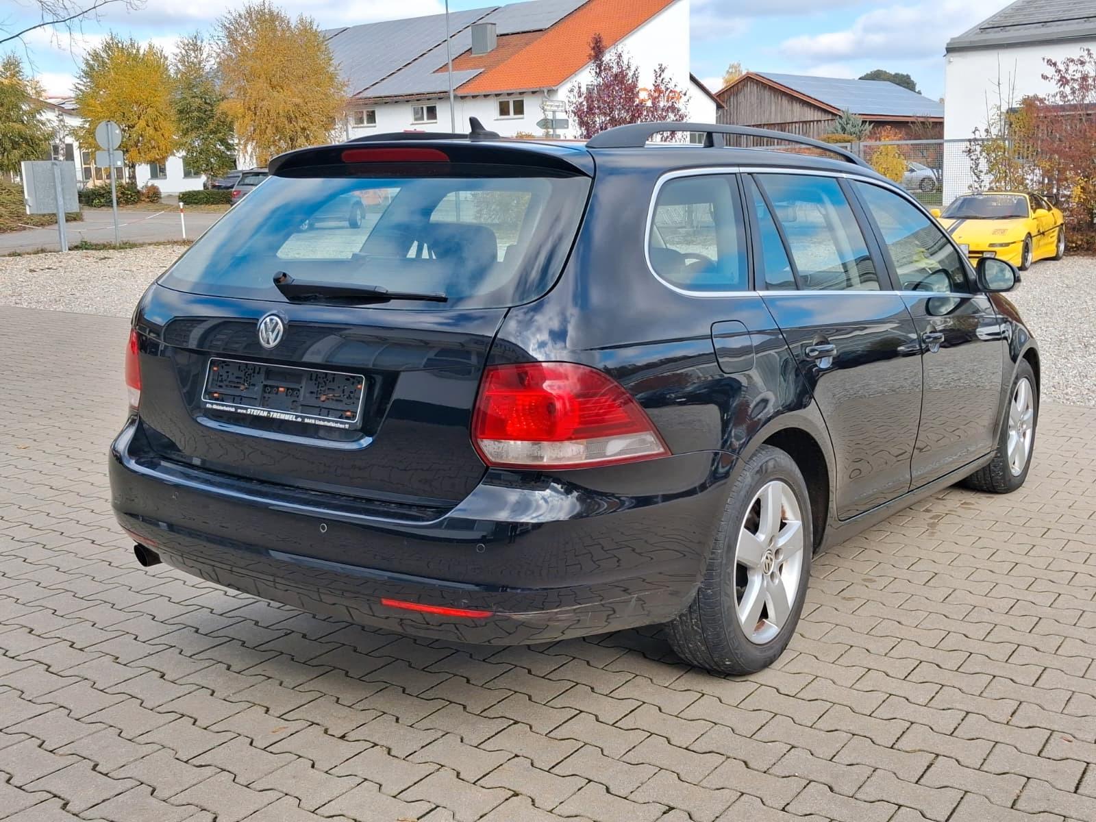 Volkswagen Golf 2011 — engine 1.598 cm³, 105 HP (77kW)