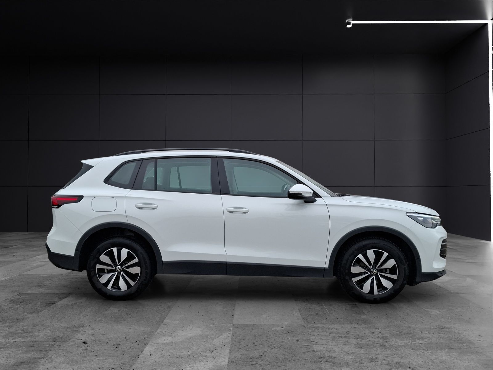Fahrzeugabbildung Volkswagen Tiguan eTSI Life DSG LED Navi ACC RFK AHK SH