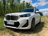 BMW iX1 xDrive30, GARANTIE, AHK, M-SPORT + VOLLAUS. - BMW iX1 von privat