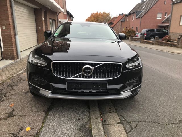 Volvo V90 Cross Country Ultimate AWD + Winterreifen