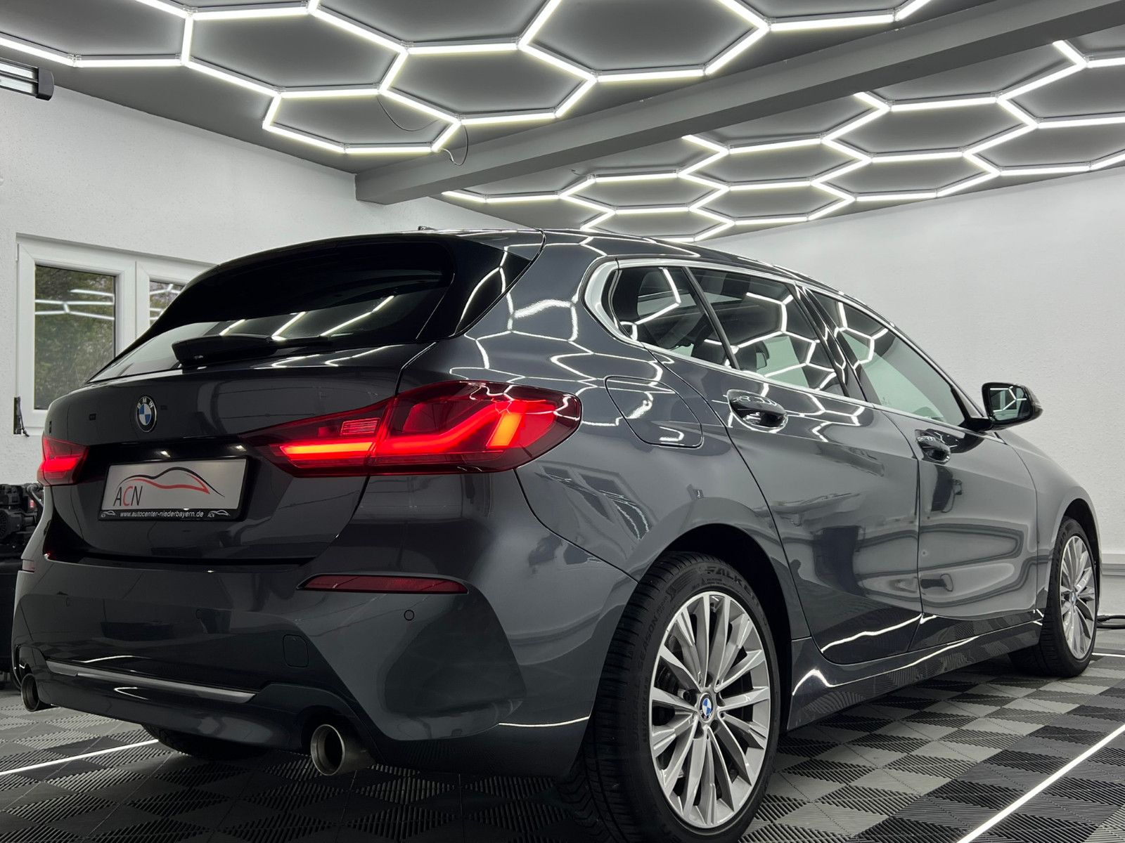 Fahrzeugabbildung BMW 120 d xDrive LUXURY LINE/LED/HuD/VRTL PIT/PANO