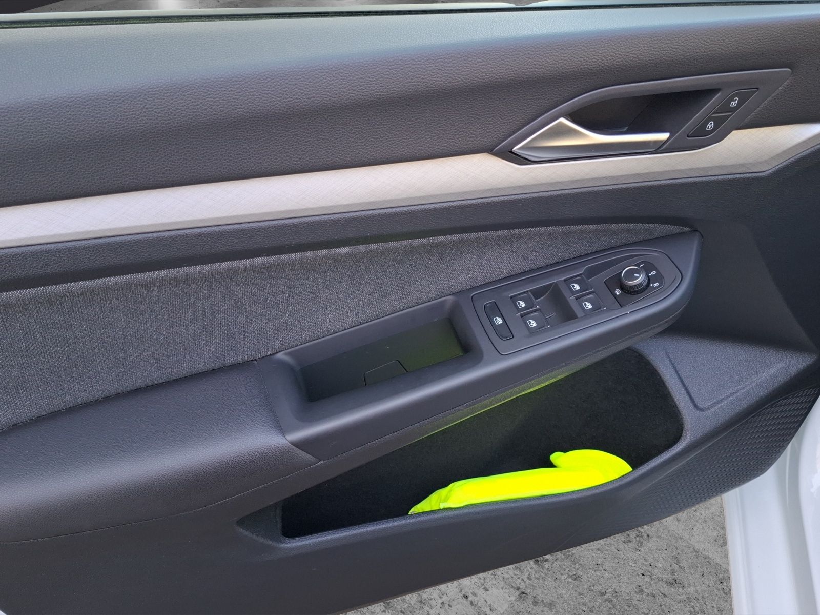 Fahrzeugabbildung Volkswagen Golf VIII Variant TDI Life LED CarPlay AID ACC P