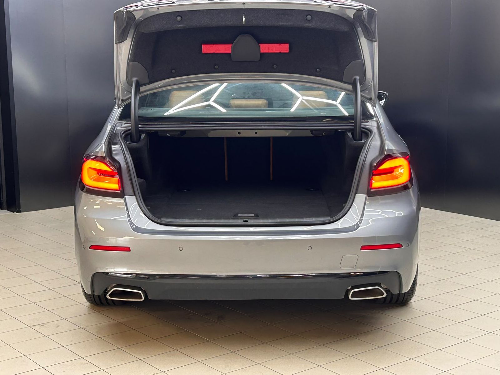 Fahrzeugabbildung BMW 530e xDri LEDER+VIRTU+PROF+LED+SHZ+KAMERA+TEMP+M