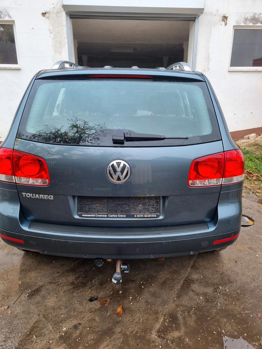 Volkswagen Touareg 2006 — rear view