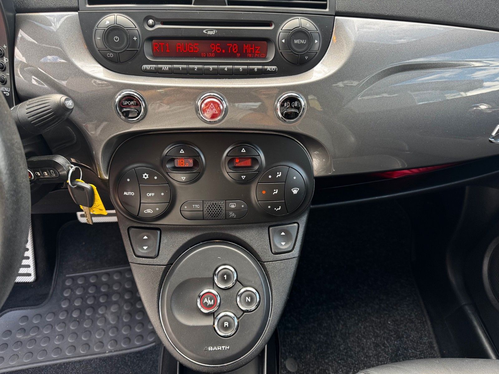 Fahrzeugabbildung Abarth 595C Turismo 1.4 T-Jet 16V Cabrio Automatik