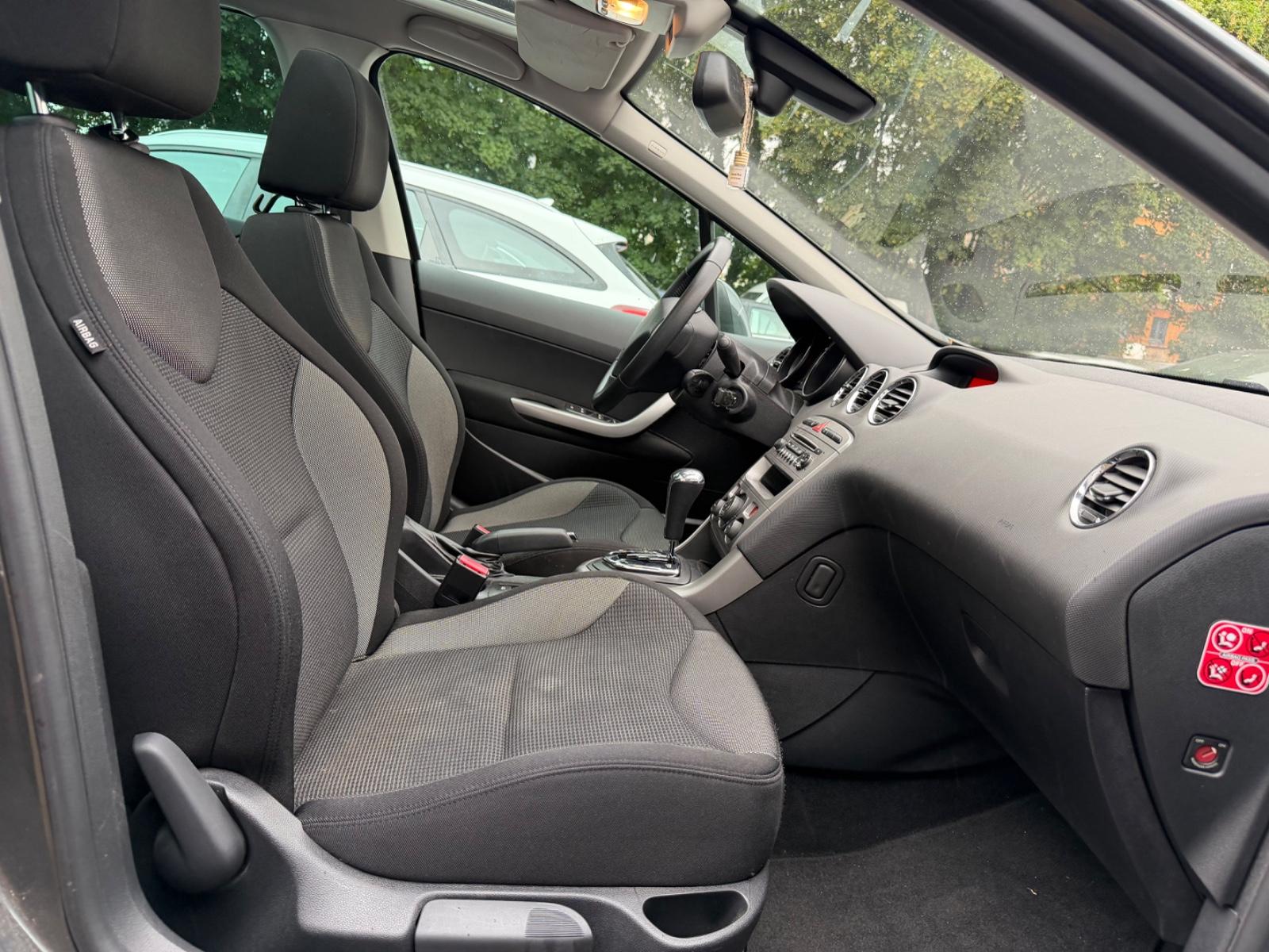 Peugeot 308 2012 — photo 18