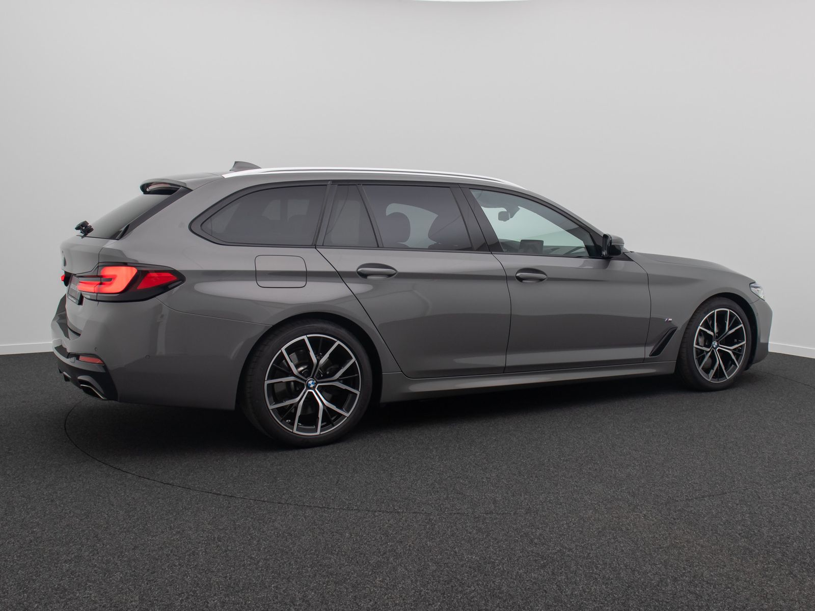 Fahrzeugabbildung BMW 540d xD M Sport Laser HUD DAB HiFi ACC Komfort